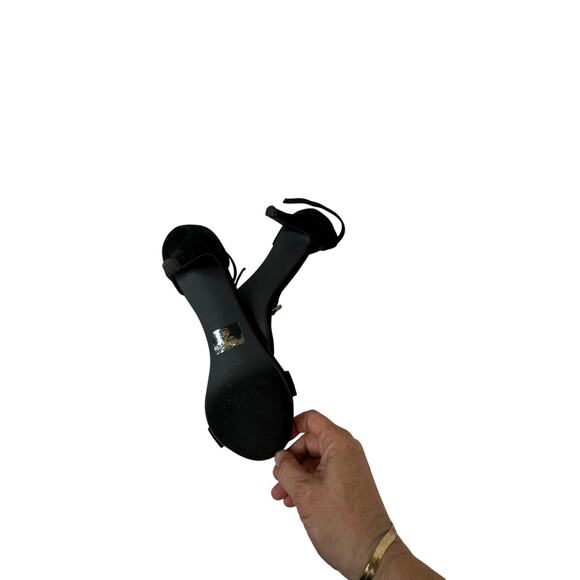 Solanz Hayleigj black heal with an ankle strap. Women’s size 10 - Picture 4 of 4